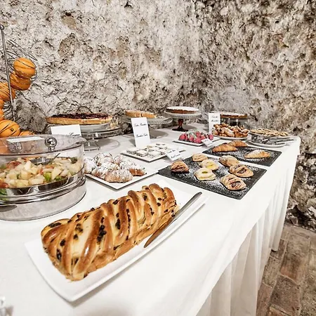 Antico Borgo 4* كييتي